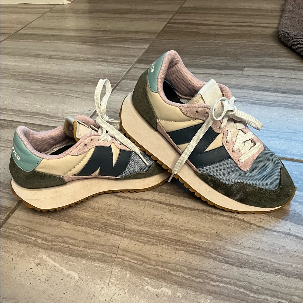 New Balance 237 Women’s Sneakers - Picture 6 of 13